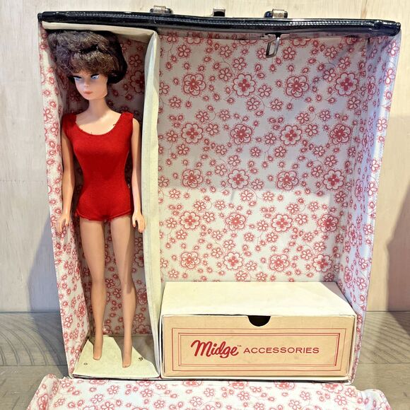Vintage Midge 1962 Bubble Cut Midge Brunette Red Bathing Suit Barbie Doll Case - Picture 1 of 10
